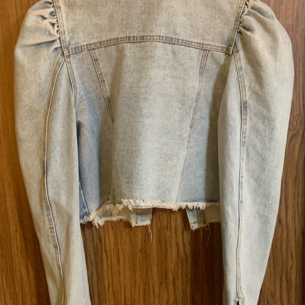 Light Blue Cropped Jean Jacket with Puff Sleeves - Picture 5 of 6